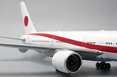 Самолетът на министър-председателя JC Wings JASDF B777-300ER N509BJ 1:200, ИЗРАБОТЕН ПОД НАЛЯГАНЕ, Предварително събрана модел