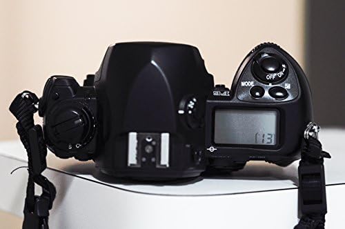 - Рефлексен фотоапарат Nikon F6 с 35-мм филмова автофокусировкой (само корпуса)